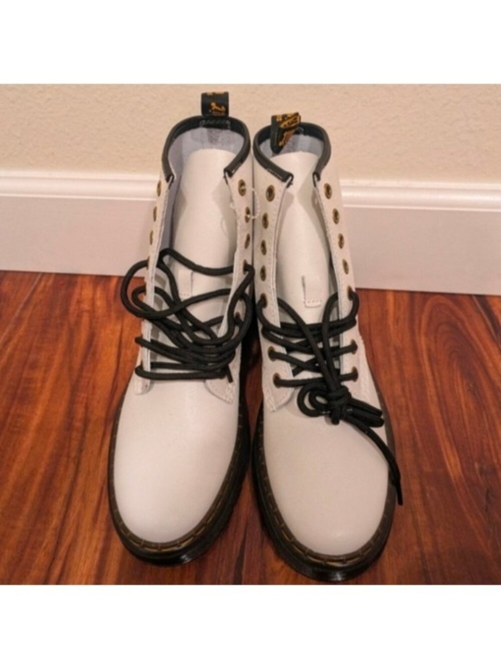 Dr. Martens Womens US 7 Zavala White Patent Leather 8 Eye Combat Boots 052026 - Picture 3 of 7